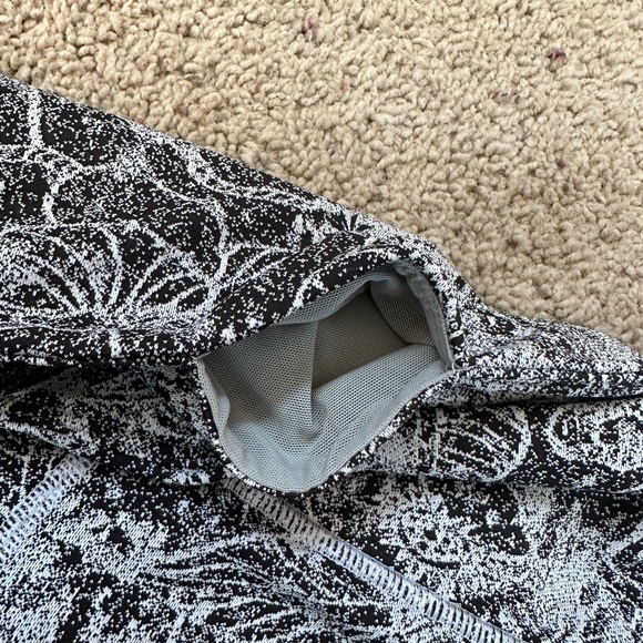 Athleta 3/4 leggings - Picture 3 of 5